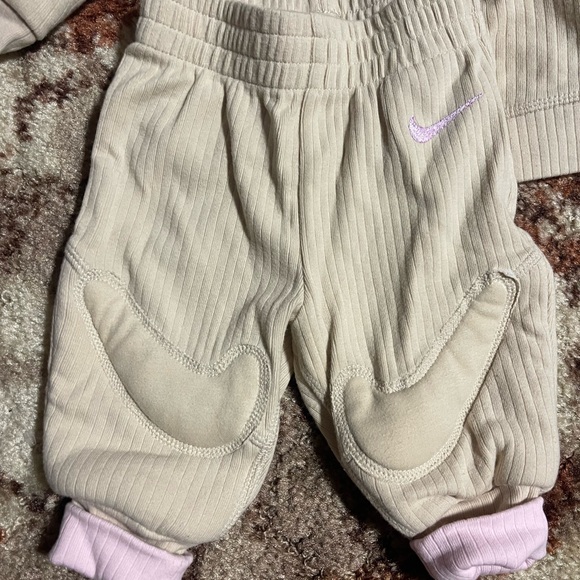 Nike Infant Cream Sweatsuit with Pink Detail - Picture 2 of 5